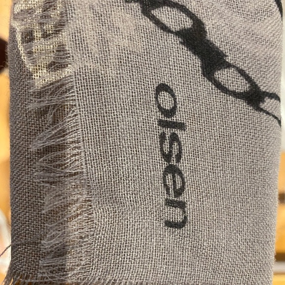 Grey, black, and cream scarf/shawl - Picture 4 of 4